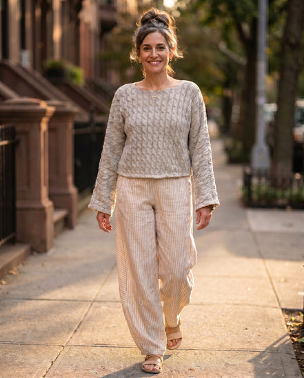 Pantalon ballon, un mélange lin/coton rayé