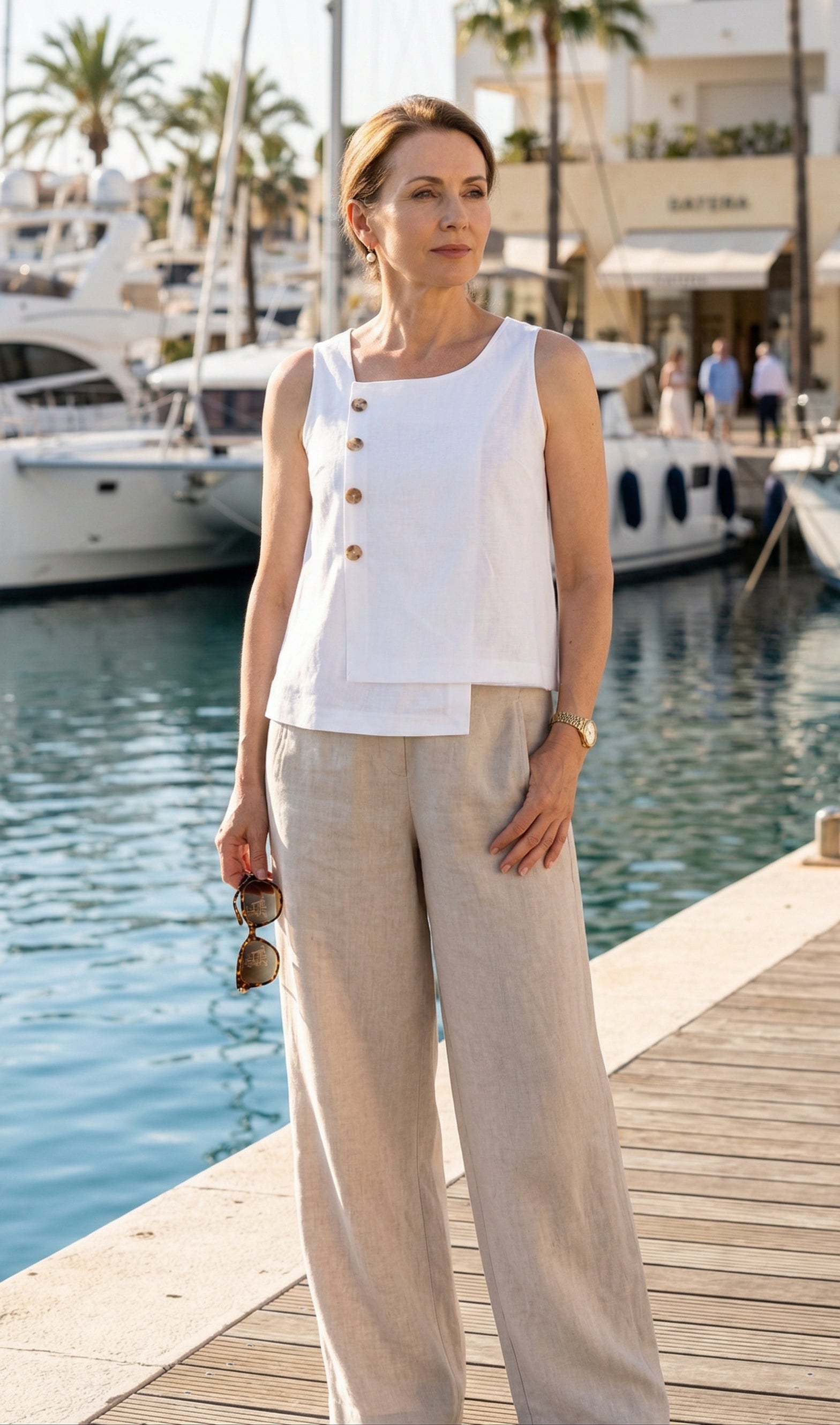 Blouse asymétrique sans manches en lin et coton blanc